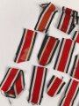Konvolut Ordenbänder für Eisernes Kreuz 2. Klasse 1939, alle kurz , verschmutzt oder defekt.