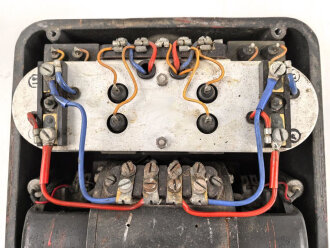 Umformer U.10 a 1 der Wehrmacht für 10 Watt Sender in Fahrzeugen. Baujahr 1943. Originallack, Funktion nicht geprüft
