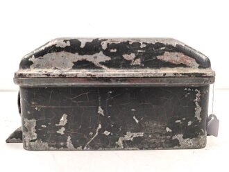 Umformer U.10 a 1 der Wehrmacht für 10 Watt Sender in Fahrzeugen. Baujahr 1943. Originallack, Funktion nicht geprüft