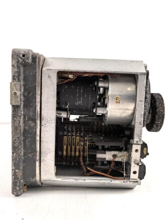 Luftwaffe FBG.3 Ln 26564, Fernbediengerät zur Umschaltung der Antennen auf LW- / KW-Betrieb für Fu G10. Originallack, Funktion nicht geprüft, ungereinigtes Stück