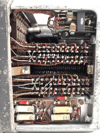 Luftwaffe FBG.3 Ln 26564, Fernbediengerät zur Umschaltung der Antennen auf LW- / KW-Betrieb für Fu G10. Originallack, Funktion nicht geprüft, ungereinigtes Stück