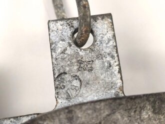 Abspannhaken für Feldfernkabel der Wehrmacht, datiert 1943, ungereinigtes Stück