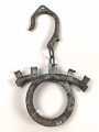 Abspannhaken für Feldfernkabel der Wehrmacht, datiert 1943, ungereinigtes Stück