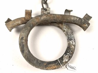 Abspannhaken für Feldfernkabel der Wehrmacht, datiert 1943, ungereinigtes Stück
