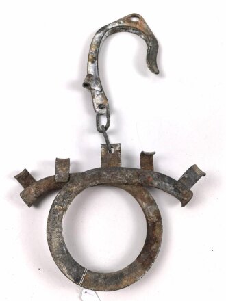 Abspannhaken für Feldfernkabel der Wehrmacht, datiert 1943, ungereinigtes Stück