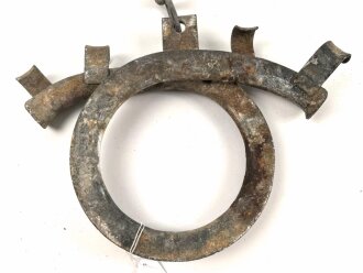 Abspannhaken für Feldfernkabel der Wehrmacht, datiert 1943, ungereinigtes Stück