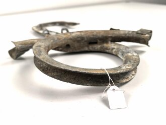 Abspannhaken für Feldfernkabel der Wehrmacht, datiert 1943, ungereinigtes Stück