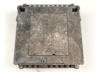 Luftwaffe, Fußplatte / Aufhängerahmen für Schaltkasten 13b, Ln 26905-2. Originallack, ungereinigtes Stück