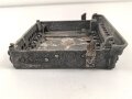 Luftwaffe, Fußplatte / Aufhängerahmen für Schaltkasten 13b, Ln 26905-2. Originallack, ungereinigtes Stück