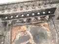 Luftwaffe, Fußplatte / Aufhängerahmen für Schaltkasten 13b, Ln 26905-2. Originallack, ungereinigtes Stück