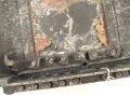 Luftwaffe, Fußplatte / Aufhängerahmen für Schaltkasten 13b, Ln 26905-2. Originallack, ungereinigtes Stück