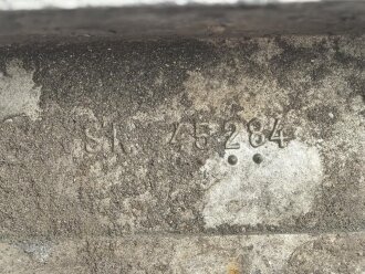 Luftwaffe, Fußplatte / Aufhängerahmen für Schaltkasten 13b, Ln 26905-2. Originallack, ungereinigtes Stück