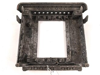 Luftwaffe, Fußplatte / Aufhängerahmen für Schaltkasten 13b, Ln 26905-2. Originallack, ungereinigtes Stück