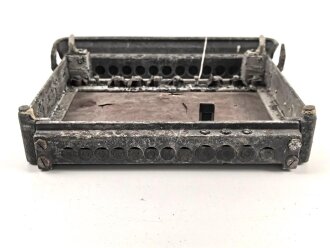 Luftwaffe, Fußplatte / Aufhängerahmen für Fernbediengerät 3. Originallack, ungereinigtes Stück