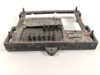 Luftwaffe, Fußplatte / Aufhängerahmen . Originallack, ungereinigtes Stück