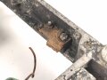 Luftwaffe, Fußplatte / Aufhängerahmen . Originallack, ungereinigtes Stück