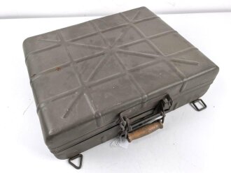 Transportkasten für Stielhandgranaten 24 der Wehrmacht. Überlackiertes Stück