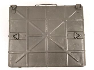 Transportkasten für Stielhandgranaten 24 der Wehrmacht. Überlackiertes Stück
