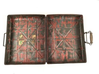 Transportkasten für Stielhandgranaten 24 der Wehrmacht. Überlackiertes Stück
