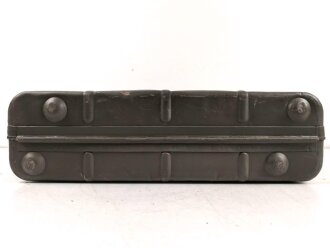 Transportkasten für Stielhandgranaten 24 der Wehrmacht. Überlackiertes Stück
