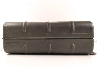 Transportkasten für Stielhandgranaten 24 der Wehrmacht. Überlackiertes Stück