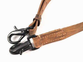 Trageriemen Wehrmacht, Beispielsweise für Optikbehälter. Breite 2.5cm, Länge mit Karabinerhaken 100cm