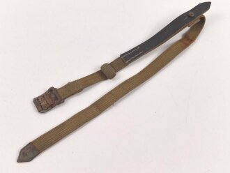 Webleinenriemen Wehrmacht . Ähnlich eines Tornisterriemen, aber deutlich länger und mit zusätzlicher Schlaufe versehen. Gesamtlänge 63cm