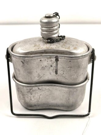 Russland, Kochgeschirr und Feldflasche aus Aluminium. Aus...