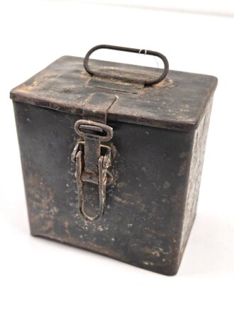Transportkasten Wehrmacht. Originallack, Maße etwa 8 x 12 x 12cm