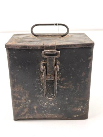 Transportkasten Wehrmacht. Originallack, Maße etwa 8 x 12 x 12cm
