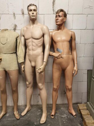 Konvolut Schaufensterfiguren, alte und moderne. NUR AN...