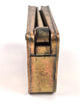 Ölkanne frühe Wehrmacht aus Buntmetall.  Gehört so unter anderem in den Zubehörkasten zum MG15. Maße 13 x 7,5 x 3cm