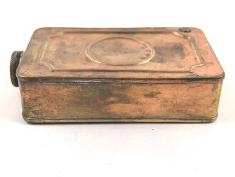 Ölkanne frühe Wehrmacht aus Buntmetall.  Gehört so unter anderem in den Zubehörkasten zum MG15. Maße 13 x 7,5 x 3cm