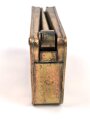 Ölkanne frühe Wehrmacht aus Buntmetall.  Gehört so unter anderem in den Zubehörkasten zum MG15. Maße 13 x 7,5 x 3cm