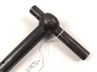 Baumschraube für Scherenfernrohr. Mir in dieser Ausführung nicht bekannt, eventuell Exportmodell ?