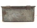 1.Weltkrieg, Patronenkasten 11 für MG08, frühe Ausführung ohne Deckelgriff. Inneneinteilung fehlt, verbogen, Deckelschliesst nicht.