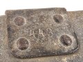 1.Weltkrieg, Patronenkasten 11 für MG08, frühe Ausführung ohne Deckelgriff. Inneneinteilung fehlt, verbogen, Deckelschliesst nicht.