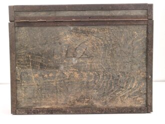 Transportkasten höchstwahrscheinlich frühe Wehrmacht. Ungereinigtes Stück, Maße etwa 50 x 17 x 38cm