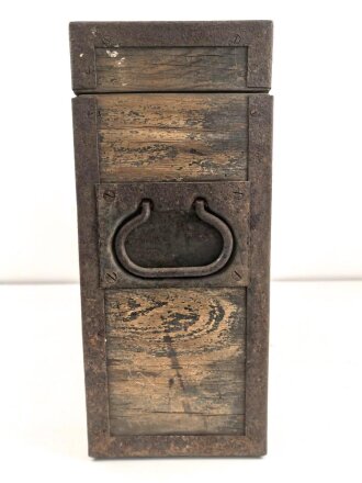 Transportkasten höchstwahrscheinlich frühe Wehrmacht. Ungereinigtes Stück, Maße etwa 50 x 17 x 38cm