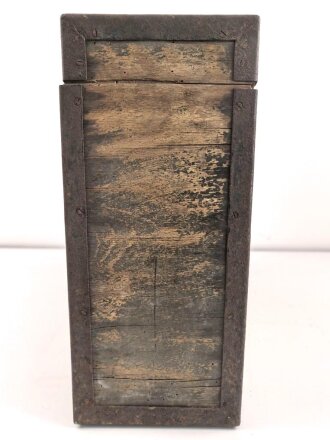 Transportkasten höchstwahrscheinlich frühe Wehrmacht. Ungereinigtes Stück, Maße etwa 50 x 17 x 38cm
