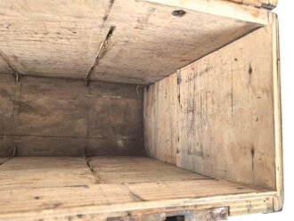 Transportkasten höchstwahrscheinlich frühe Wehrmacht. Ungereinigtes Stück, Maße etwa 50 x 17 x 38cm