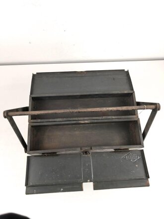 Luftwaffe, Werkzeugkasten für Flugzeug Elektriker. Originallack, schweres Stück, Bodenmaße etwa 28 x 52cm