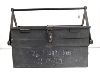 Luftwaffe, Werkzeugkasten für Flugzeug Elektriker. Originallack, schweres Stück, Bodenmaße etwa 28 x 52cm
