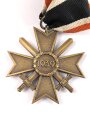 Kriegsverdienstkreuz 2. Klasse 1939 mit Schwertern, Buntmetall ohne Herstellermarkierung, an langem, frühen Band
