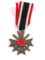 Kriegsverdienstkreuz 2. Klasse 1939 mit Schwertern, Buntmetall ohne Herstellermarkierung, an Band