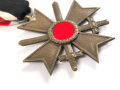Kriegsverdienstkreuz 2. Klasse 1939 mit Schwertern, Buntmetall ohne Herstellermarkierung, an Band