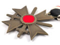 Kriegsverdienstkreuz 2. Klasse 1939 mit Schwertern, Buntmetall ohne Herstellermarkierung, an Band