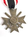 Kriegsverdienstkreuz 2. Klasse 1939 mit Schwertern, Buntmetall am Band, Hersteller 56 im Bandring für Robert Hauschild, Pforzheim