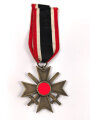 Kriegsverdienstkreuz 2. Klasse 1939 mit Schwertern, Buntmetall ohne Herstellermarkierung, an Band