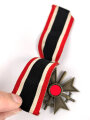 Kriegsverdienstkreuz 2. Klasse 1939 mit Schwertern, Buntmetall ohne Herstellermarkierung, an Band